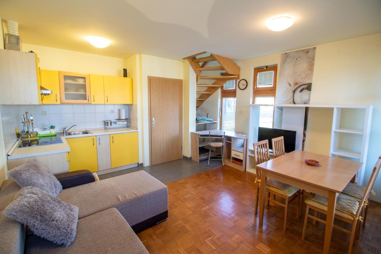 Relax Apartment In Banovci Вержей Экстерьер фото