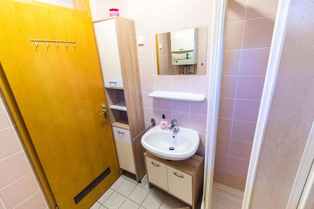 Relax Apartment In Banovci Вержей Экстерьер фото